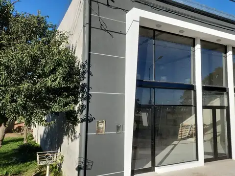 Alquiler de galpón sobre lisandro de la torre