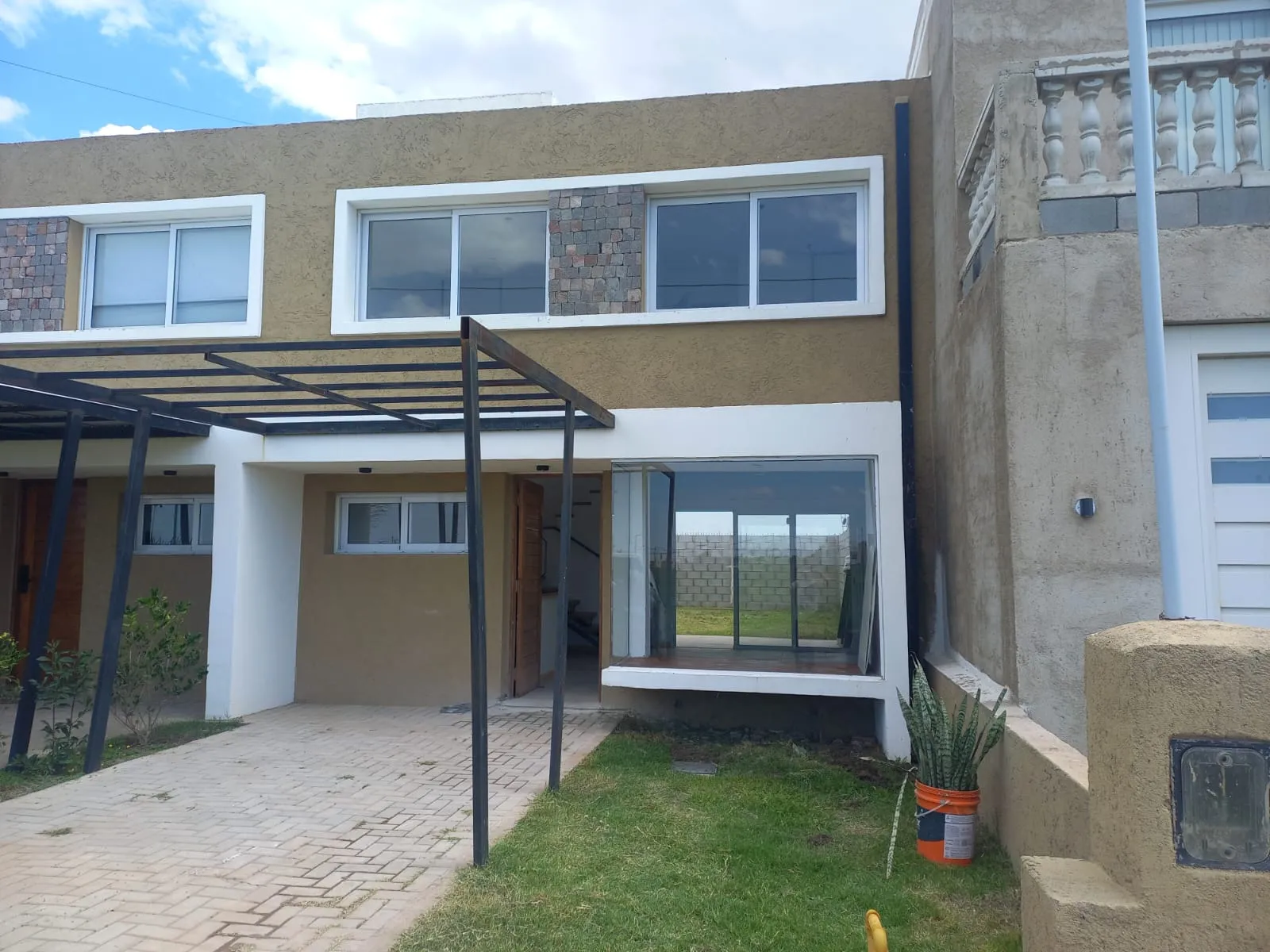 Valle Cercano duplex de 2 dormitor patio