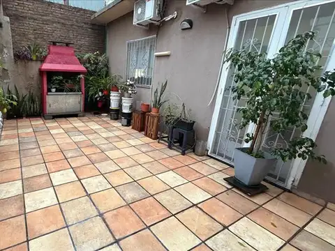 Casa de 3 dormitorios por escalera venta patio y parrillero exclusivo abasto rosario