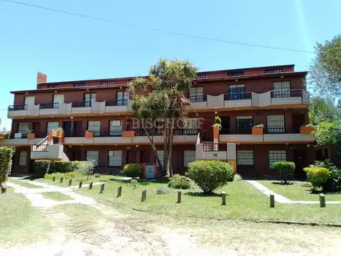 Departamento de 4 ambientes con estacionamiento