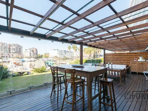 Increible duplex tres dormitorios con jardín propio en vista bahía