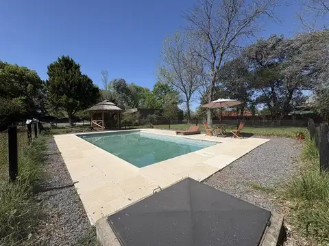 Alquiler temporario. increible casa en barrio parque exaltación sobre lote de 3000mt. 3 dormito...