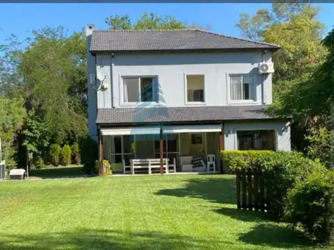 Alquila casa de 5 ambientes en tres plantas con pileta, galería, el molino, pilar