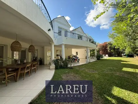 Casa en pilar del lago