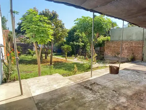 Casa 2 dormitorios, cochera y jardin - villa ballester