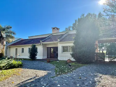 Alquiler casa en haras del sur 1 /4 ambientes/ pileta
