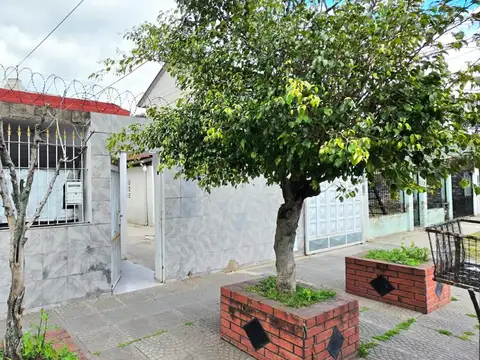 Ph de 2 ambientes con cochera y patio