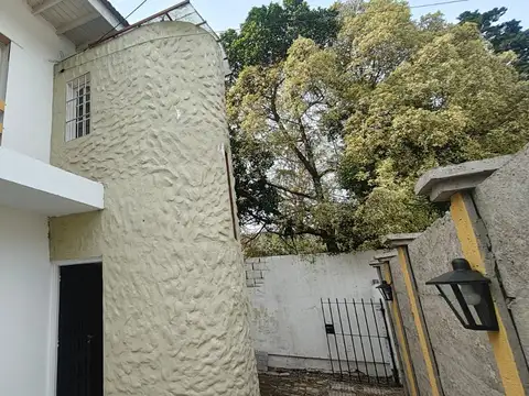 Casa tipo triplex en alquiler en ituzaingo norte