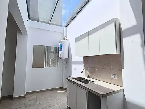 Ph con patio en alquiler en villa raffo, provincia de buenos aires