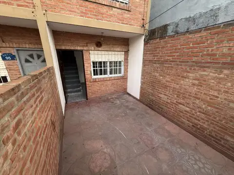 Alquiler. dúplex 3 amb con cochera y patio en villa luzuriaga
