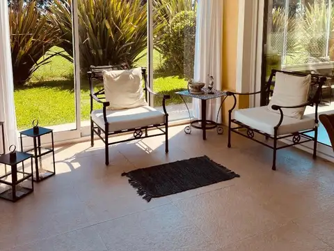 Miralagos - casa al golf con solo 1 vecino.