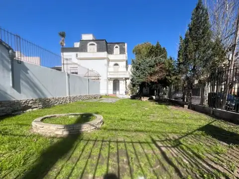 Chalet 9 ambientes  cocheras alquiler ramos mejia