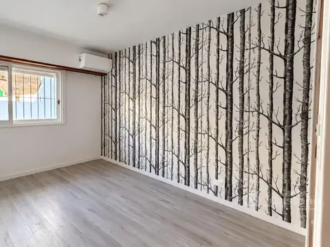 Chalet 5 amb. con jardín y 2 cocheras, a 1/c de av. maipú