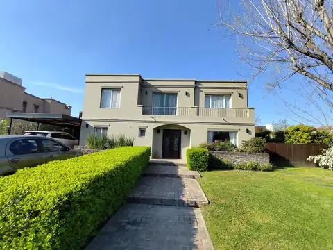 Santa barbara - casa de 4 amb. con gran jardín con pileta