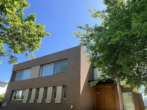Moderna casa en alquiler en ayres de pilar