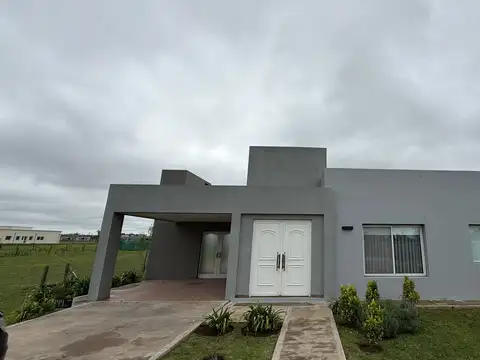 Uf g2 casa con pileta en barrio cerrado los juncos en alquiler