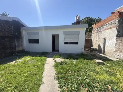 Dpto con con patio compartido en parque san martin - merlo
