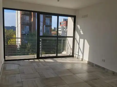 Departamento al frente de un ambiente, eléctrico