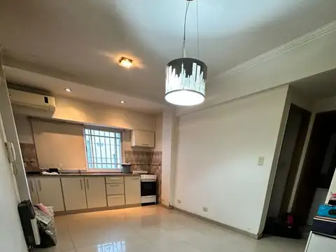 Depto 2 amb a 1 cuadra de avenida- muy buen estado- $490.000