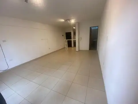 Monoambiente en alquiler c/balcon lanus este
