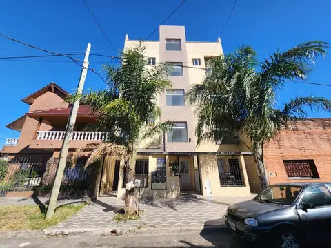 Alquiler 2 amb al frente con balcón a mts av san martin