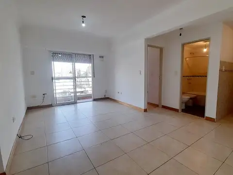 Departamento con balcón al frente en alquiler en santos lugares, tres de febrero, g.b.a. zona oeste