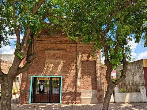 Casa en venta en manuel ocampo con local