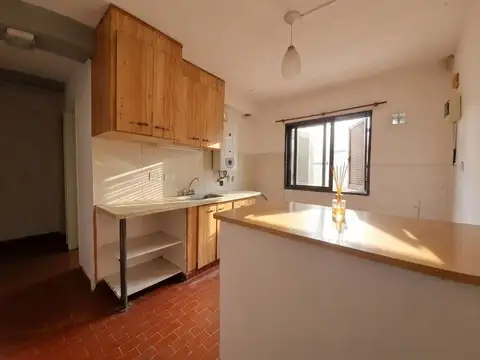 Ph 3 amb. venta en los hornos c/ patio y parrilla