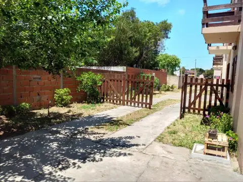 Duplex tipo casa en venta en mar del tuyu