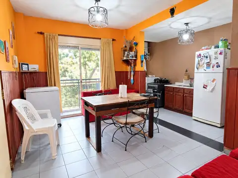 Venta depto 4 amb con balcon villa tesei