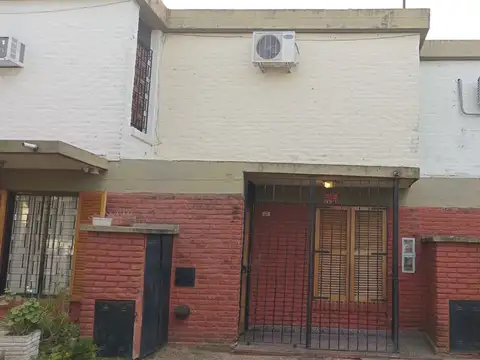 Venta ph moron bº luz y fuerza 3 ambientes c/patio