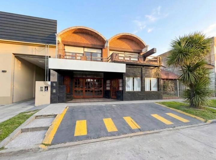 Local comercial · 614m² · 2 Dormitorios