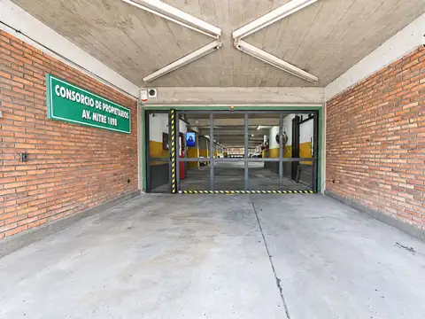 Venta de cochera plata baja en avenida mitre