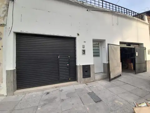 Local comercial sobre calle alvear