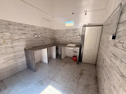 Alquiler de local comercial ideal varios rubros.