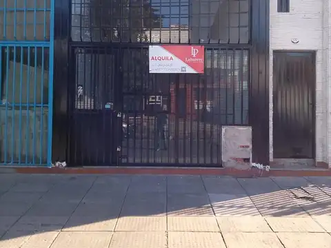 Local comercial en alquiler en villa luzuriaga – 35 m² – dos plantas