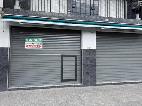 Local amplio sobre avenida
