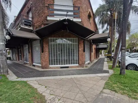 Excelente local en esquina sobre av andres rolon.