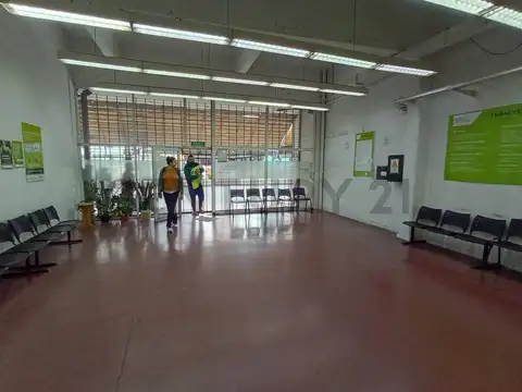 Importante local comercial para diversoso rubros
