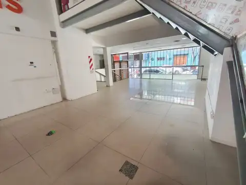 Importante local comercial 470 m2 cub lote 600 m2
