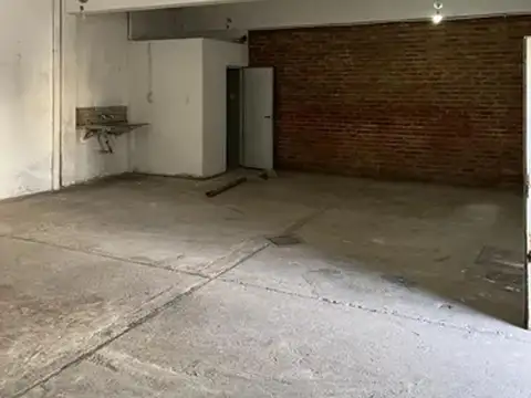Galpon deposito de 80 mts con baño