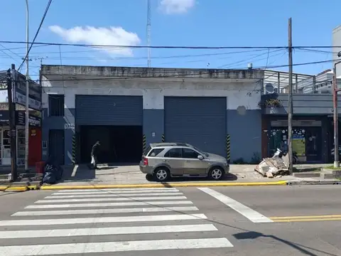 Galpon/local 385mts s/avenida alquiler moron v luzuriaga