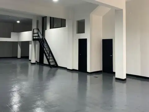 Local/deposito 205mts sobre av. alquiler ramos mejia
