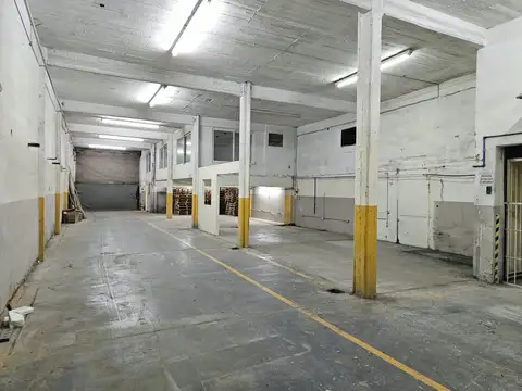 Importante galpon ubicado a 1 cuadra de panamericana ramal tigre 800 m2