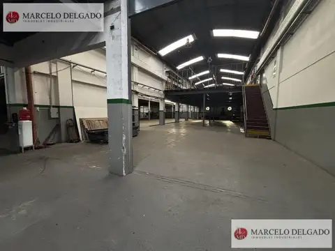 Depósito de 2870 metros con triple entrada en banfield alquiler