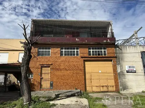 Venta galpón con departamento en dock sud