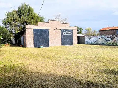 Galpon en venta en san miguel del monte centro.