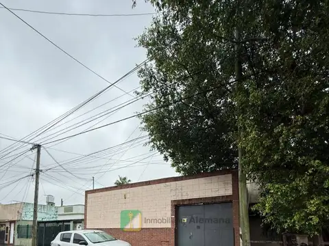 Galpón en venta en villa ballester.-
