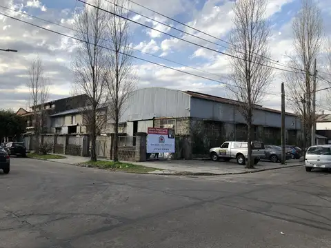 Importante nave industrial en zonificación industrial dominante