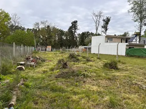 Venta lote en barrio parque yei porá